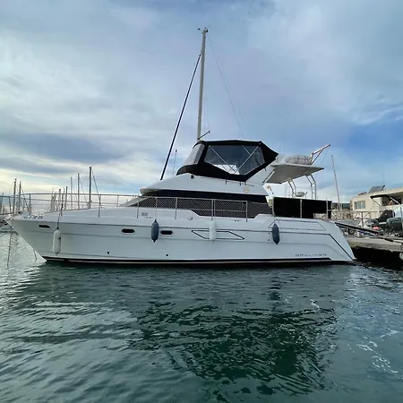 Bateau-hôtel Relax *